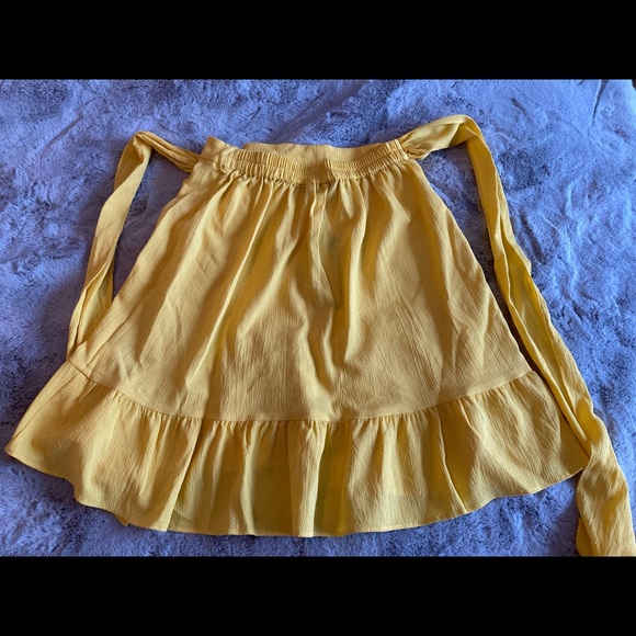 NWT. Vero Moda yellow summer skirt, XS. Never been worn. - Picture 7 of 8